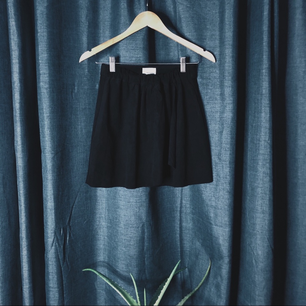 💥24 HR CLEAR-OUT💥 Wilfred Free Mini Skirt